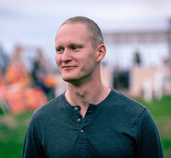 Image of a Xolo employee