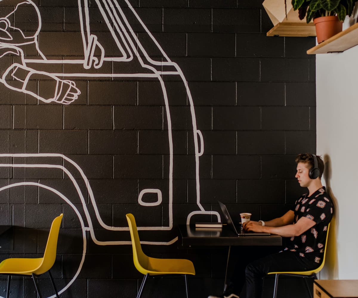 Image of freelancer working in cafe