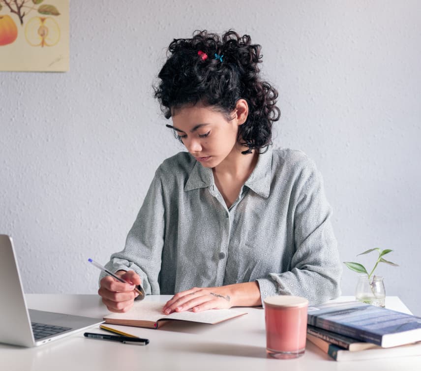 Image of a freelancer working.