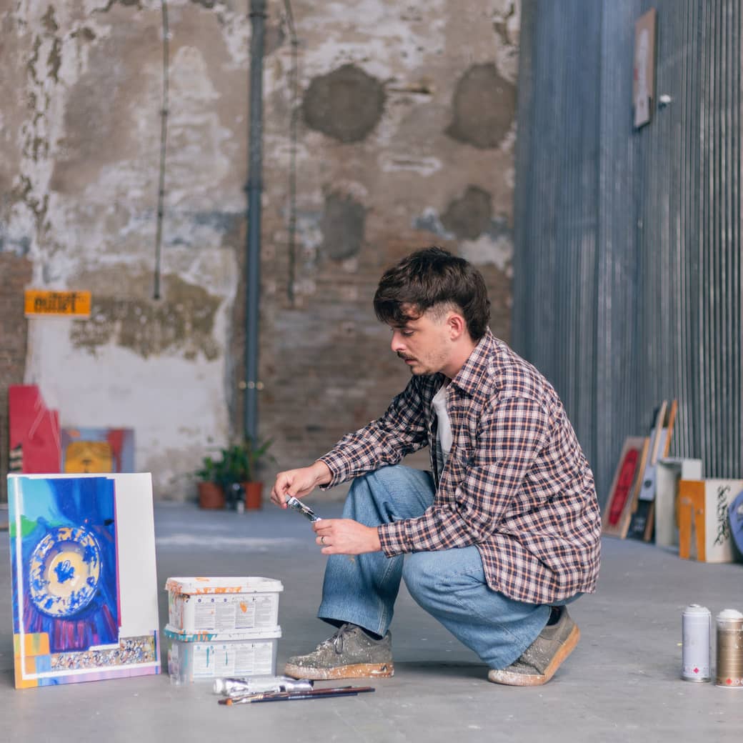 Freelancer Albert painting